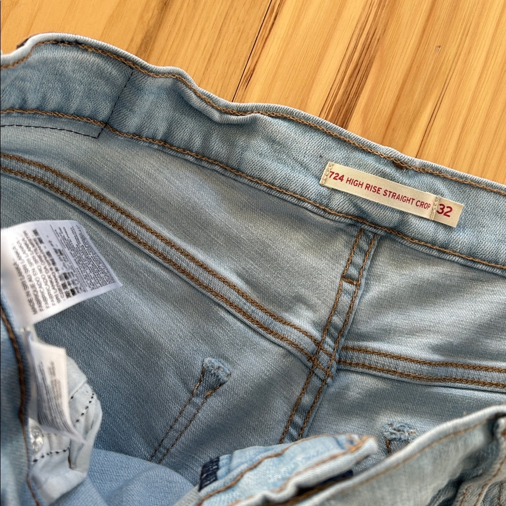 Levi’s Size 32 Light Wash High Rise Straight Crop Jeans - Picture 3 of 8